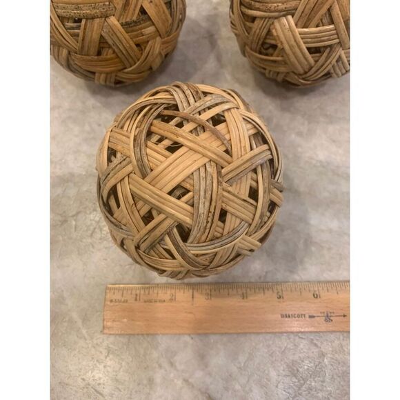 2 Wicker Spheres - Picture 2 of 2